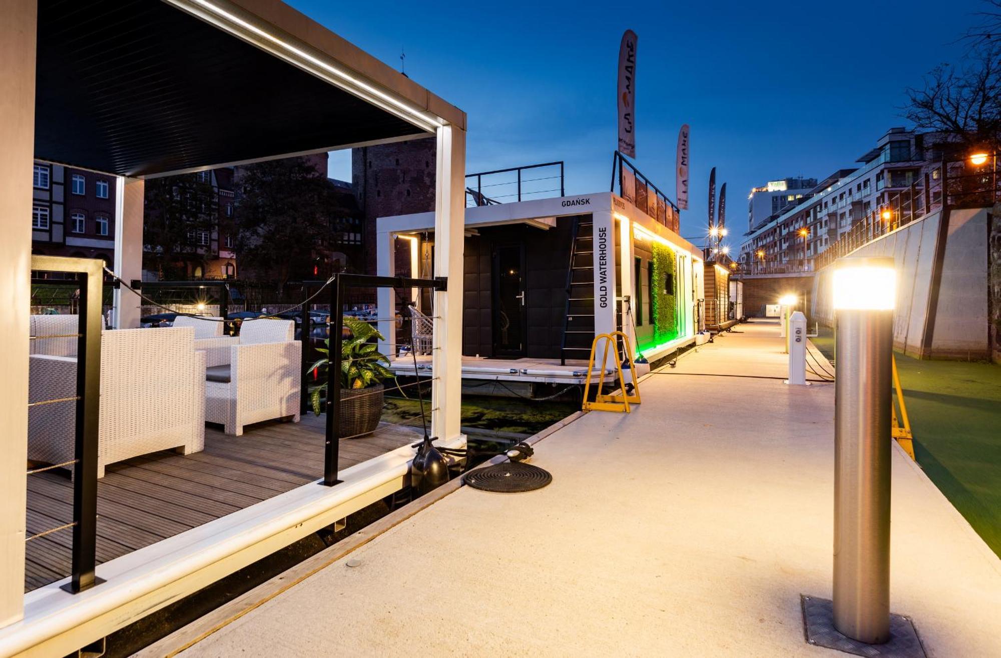 Domy Na Wodzie - La Mare Motlava Houseboats With Sauna By Downtown Apartments Gdańsk Kültér fotó