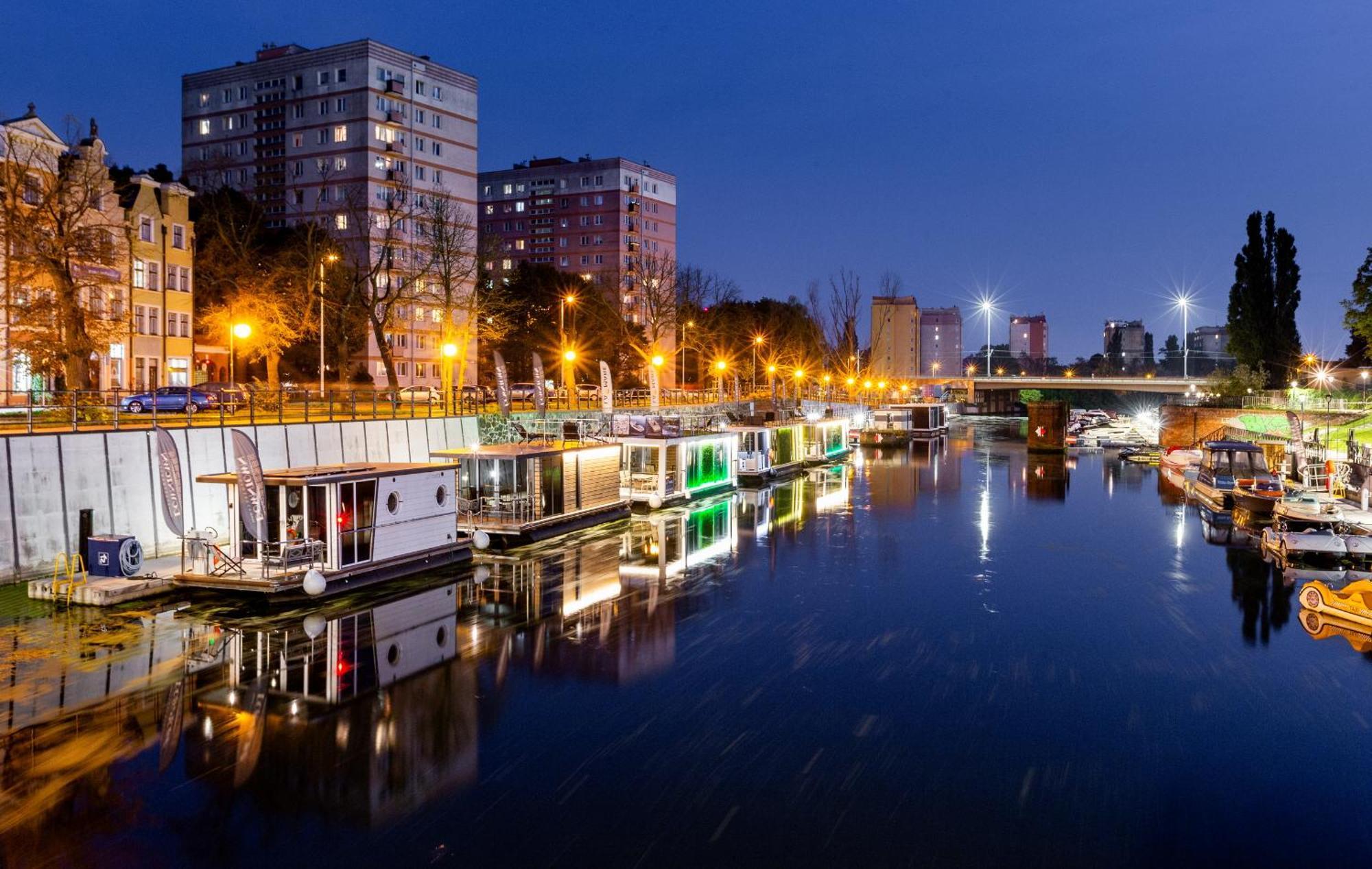 Domy Na Wodzie - La Mare Motlava Houseboats With Sauna By Downtown Apartments Gdańsk Kültér fotó