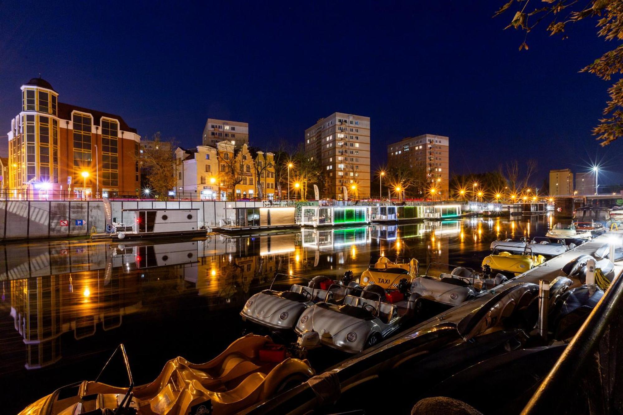 Domy Na Wodzie - La Mare Motlava Houseboats With Sauna By Downtown Apartments Gdańsk Kültér fotó